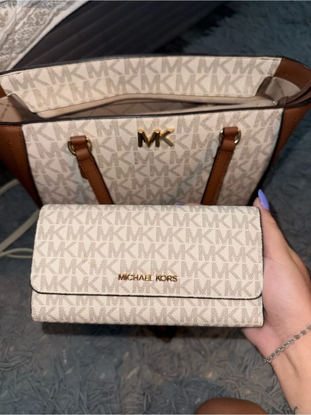 Michael Kors Beige & Brown Logo Tote & Matching Wallet - Picture 2 of 3